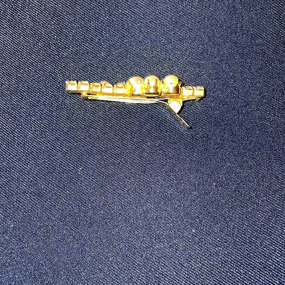 Woman’s hair barrette. Faux pearl, rhinestone and gold tone. VASSAR stamped. - Picture 2 of 6